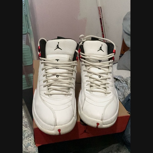 Jordan 12 - Picture 3 of 4